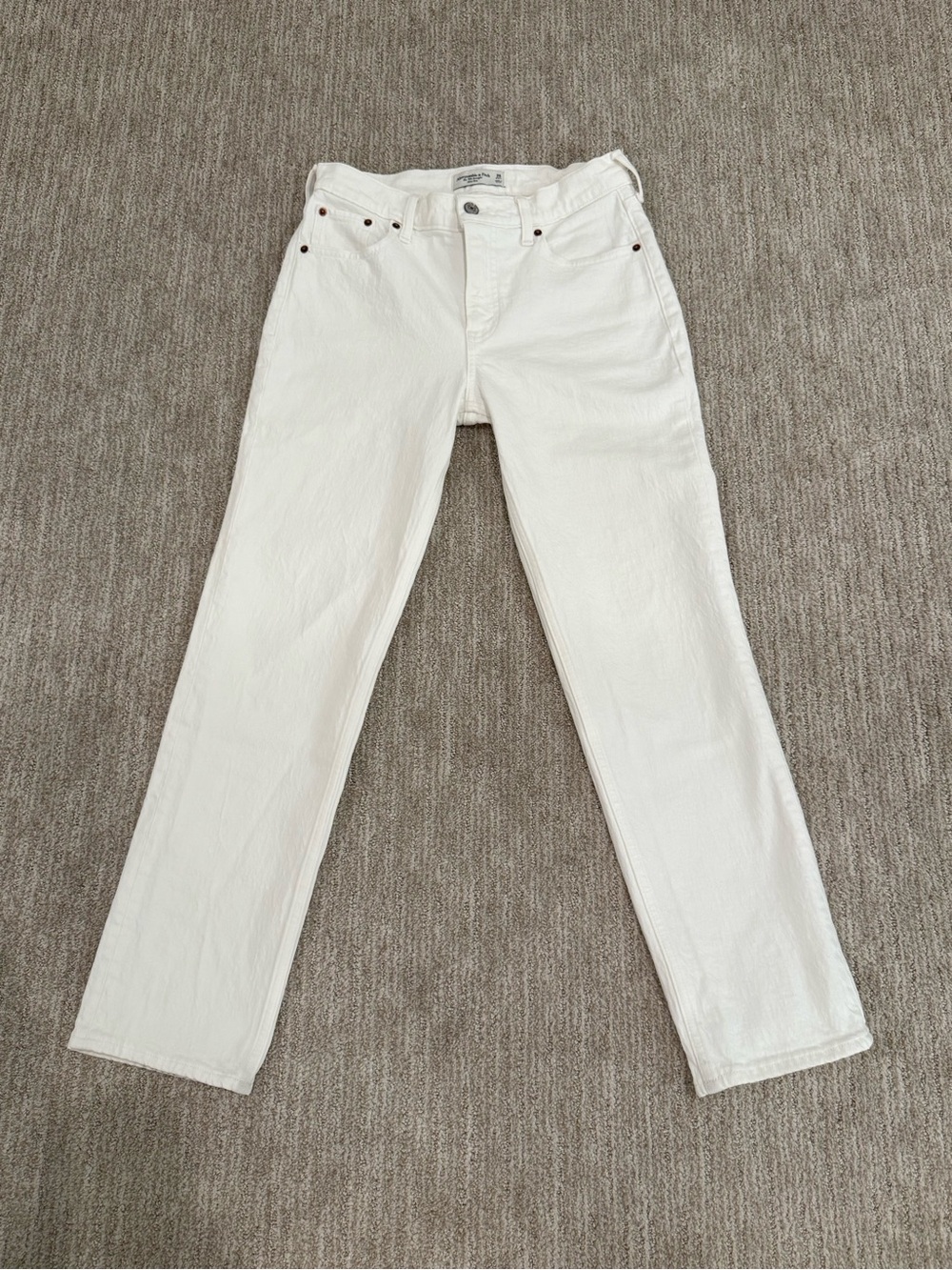Abercrombie & Fitch Women’s White 90’s Straight Midrise Jeans 26S